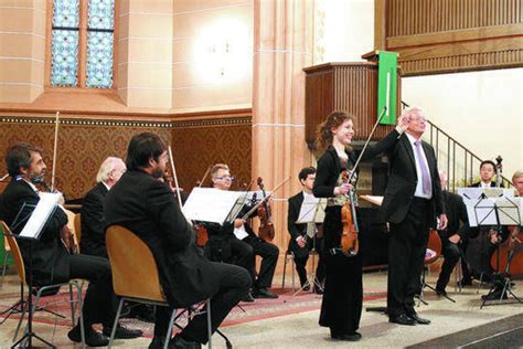 Fiesta de Flores: Ein musikalischer Wirbelwind mit Farina